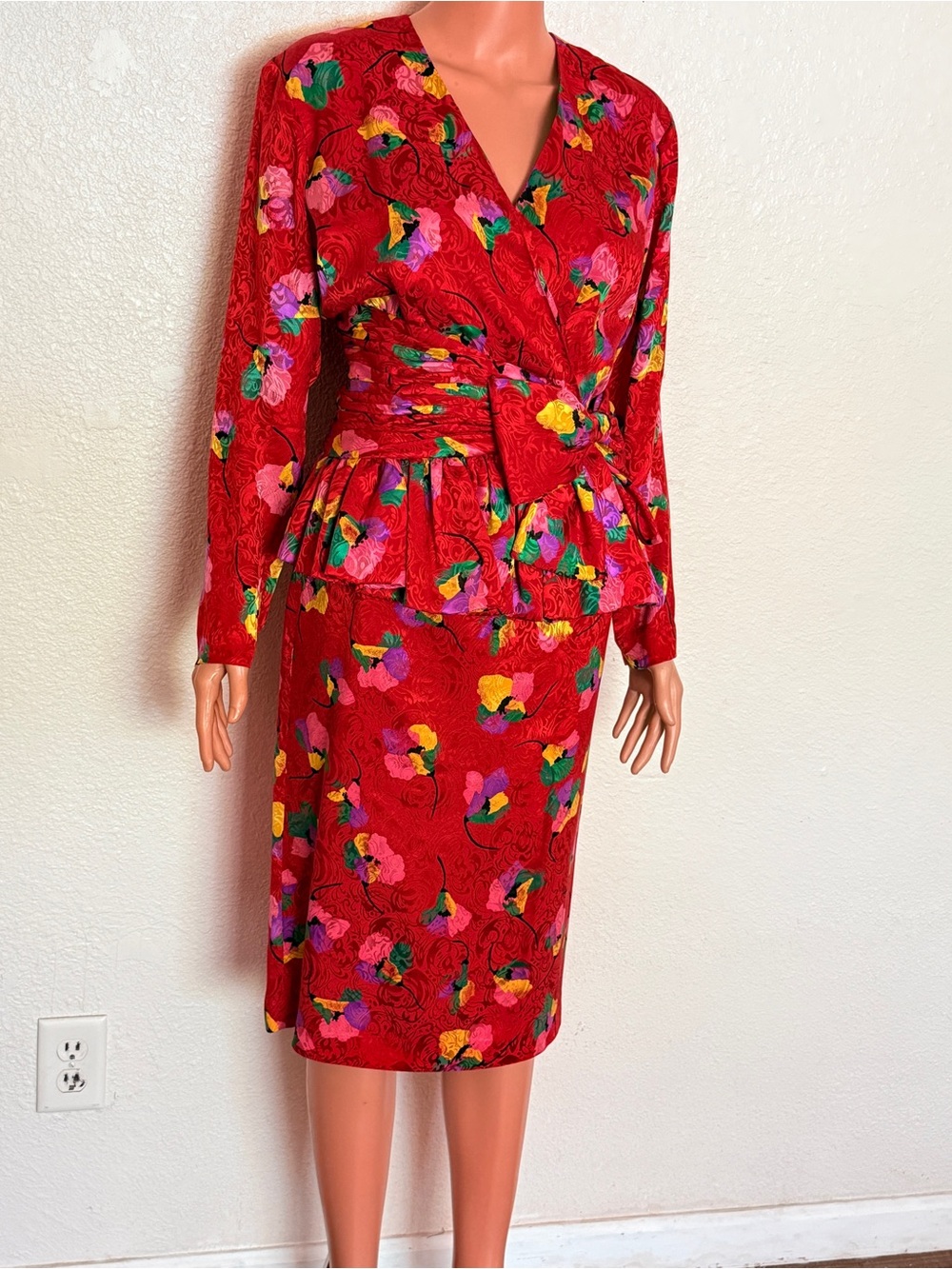Vtg 100% Silk Red Floral Skirt Suit Set Sz 4
